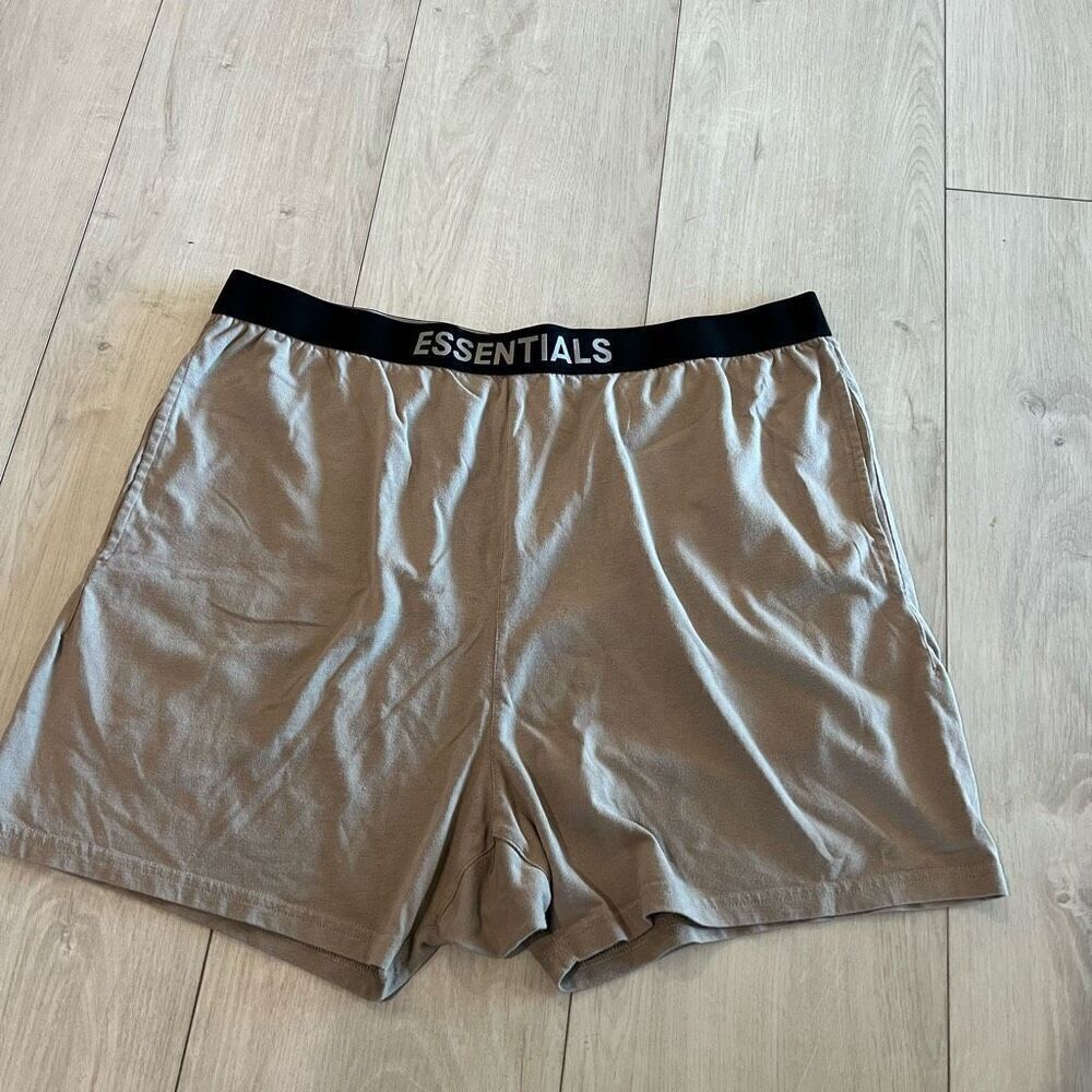 Essentials men’s short size xxL